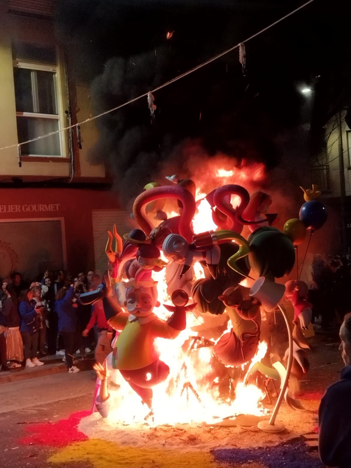 Así ha comenzado la "cremà" de las 38 fallas de Xàtiva