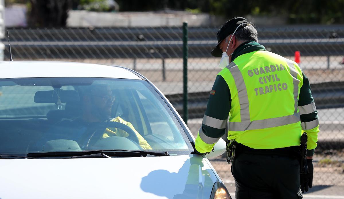 La Guardia Civil se pone seria con el uso de los dispositivos electrónicos al volante