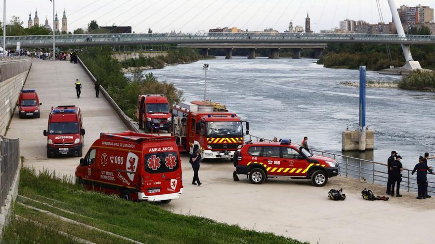 Intervención de un amplio operativo para encontrar a un menor que acabó ahogado en el río Ebro.  | JAIME GALINDO