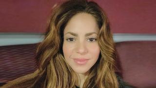 Shakira reaparece tras su ruptura con Piqué en un emotivo vídeo junto a su padre enfermo