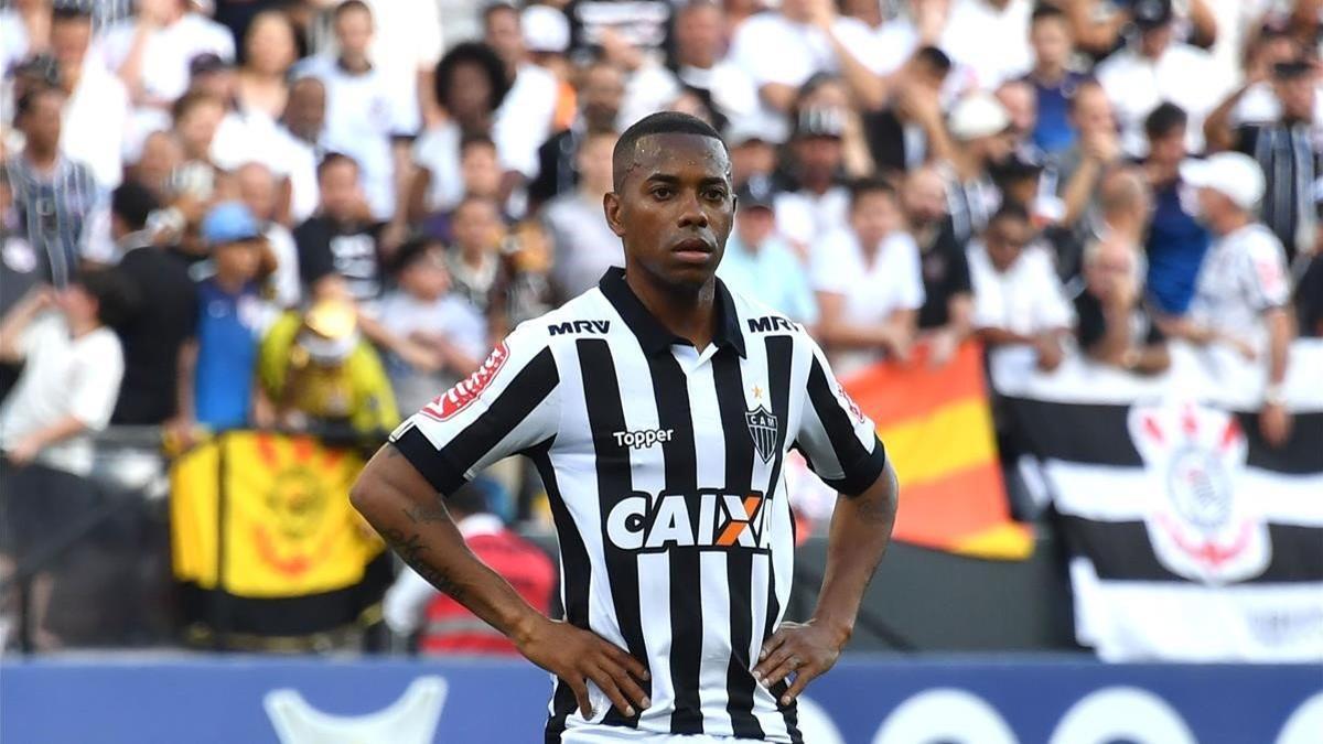 Robinho durante un partido con Atlético Mineiro antes de marcharse a Turquía