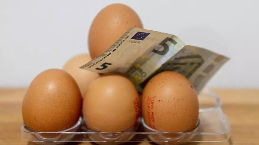 Planas pide "tranquilidad" ante la escalada de precios de los huevos