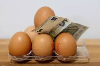 Planas pide "tranquilidad" ante la escalada de precios de los huevos