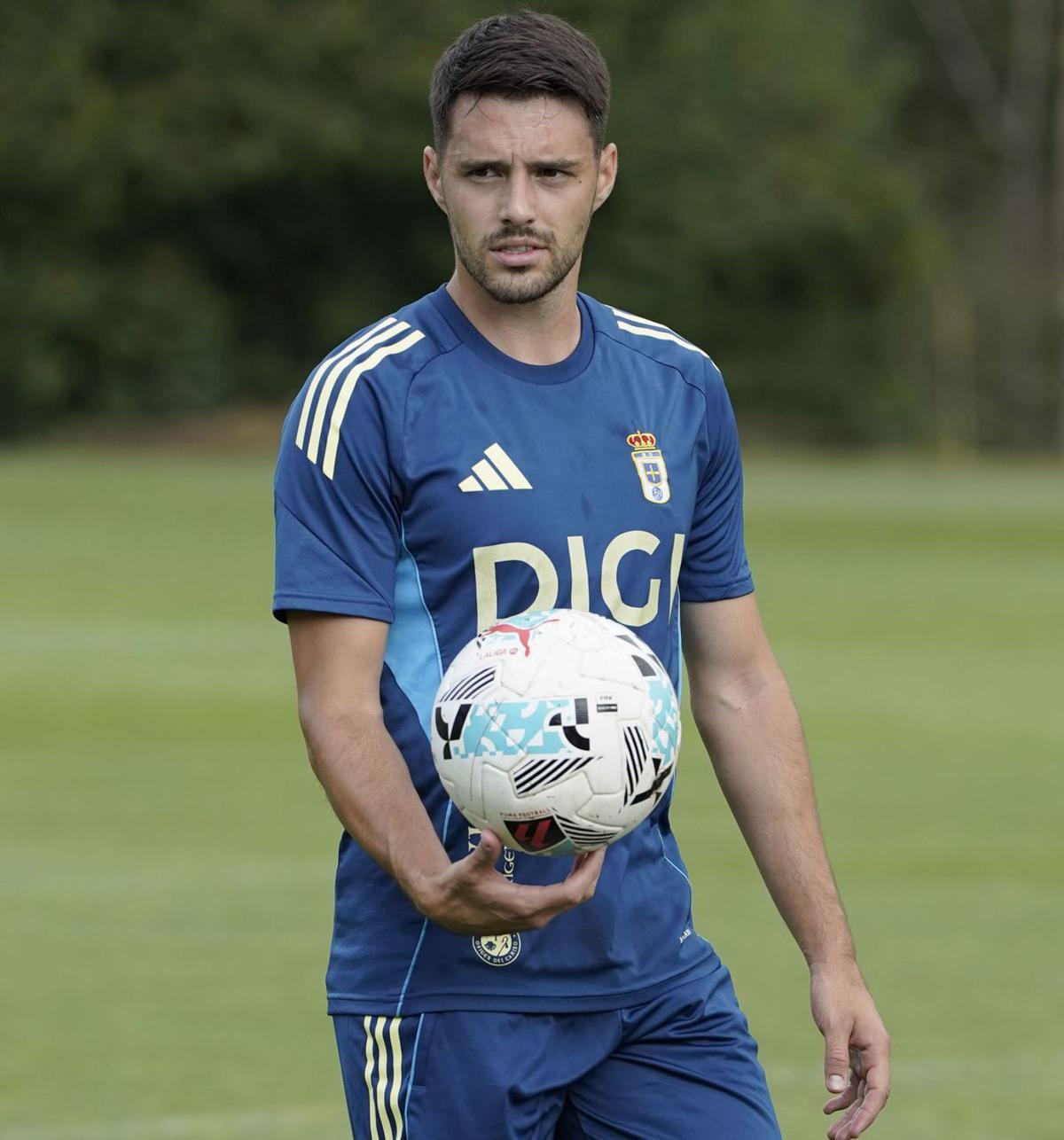 Josip Brekalo, último fichaje del Oviedo, ayer, durante el entrenamiento en El Requexón. | EFE