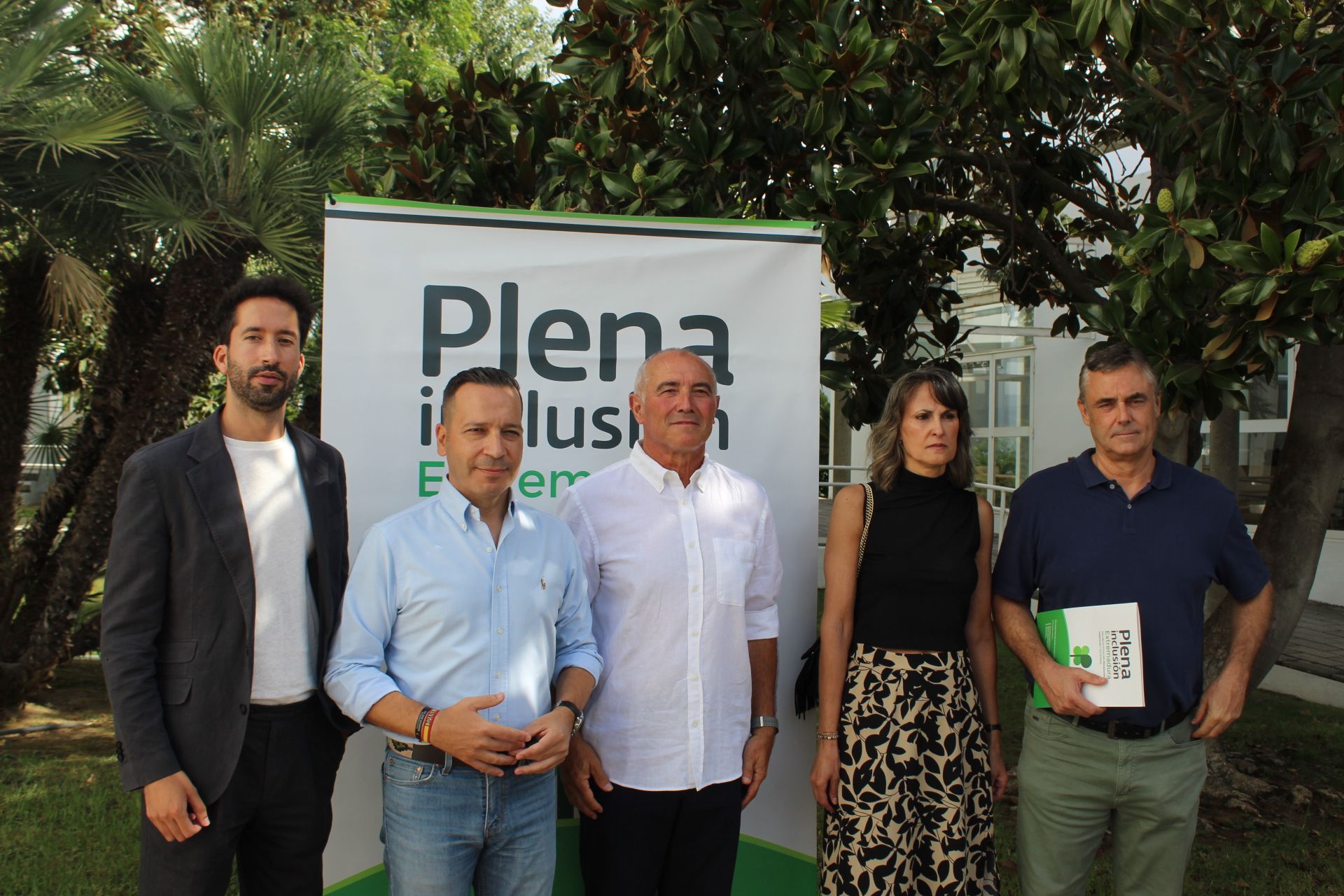 Iván Manzano, Oscar Arturo Férnandez, Pedro Calderón y representantes de Plena Inclusión.
