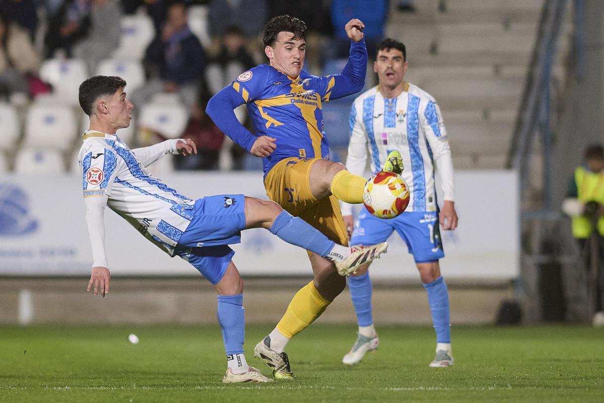 Partido entre el Talavera y el Avilés, en imágenes