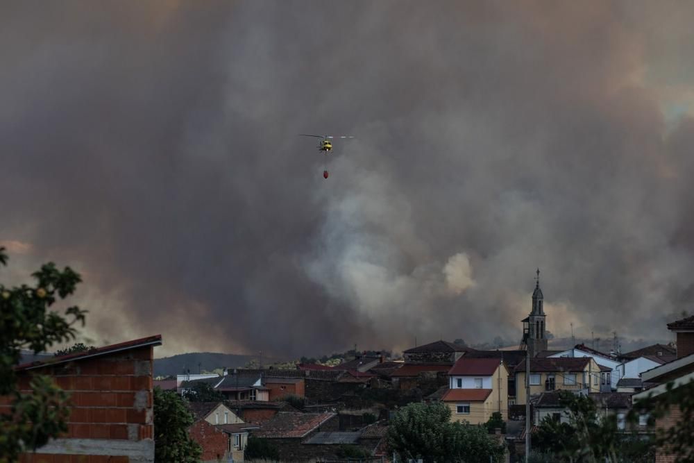 Imágenes del incendio originado en Lober de Aliste