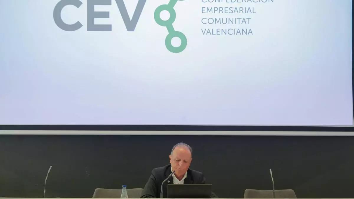 La CEV cierra una etapa con la renuncia de Navarro y abre un nuevo tiempo con Lafuente