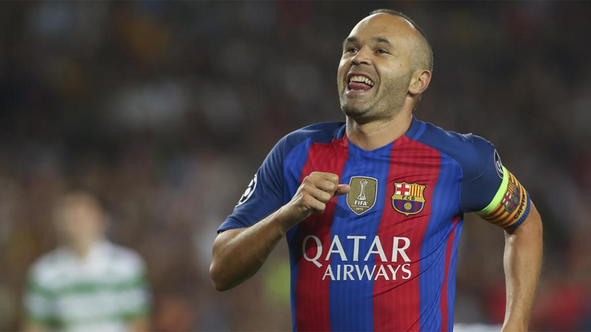 Andrés Iniesta renueva de por vida con el Barça