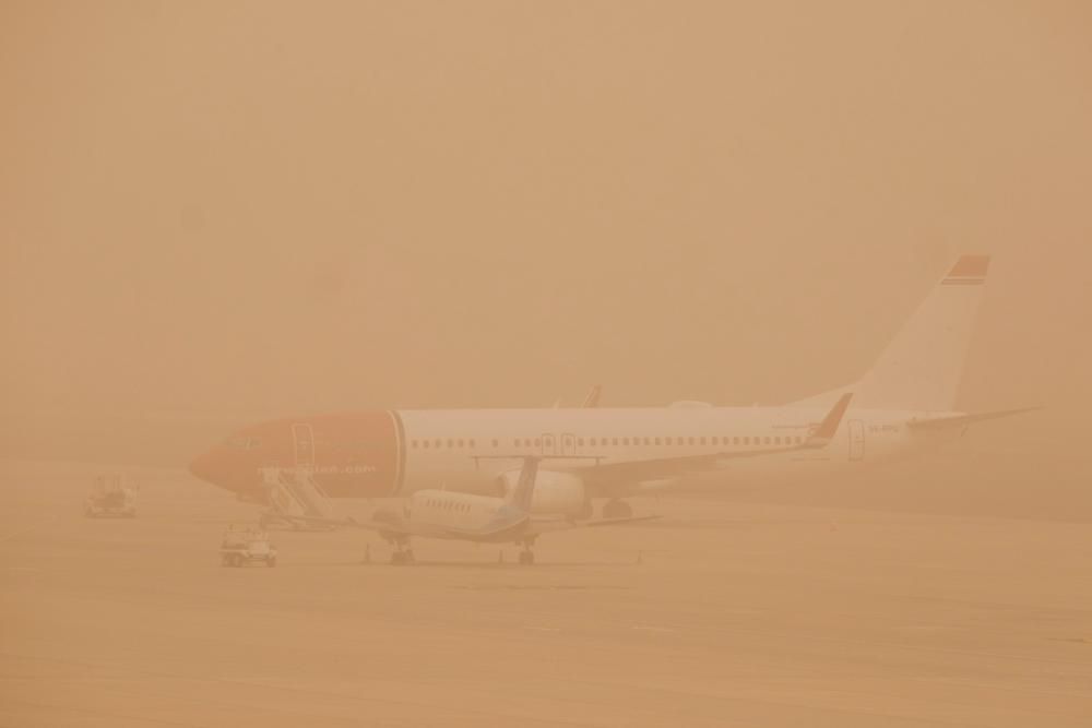 La calima engulle las Canarias