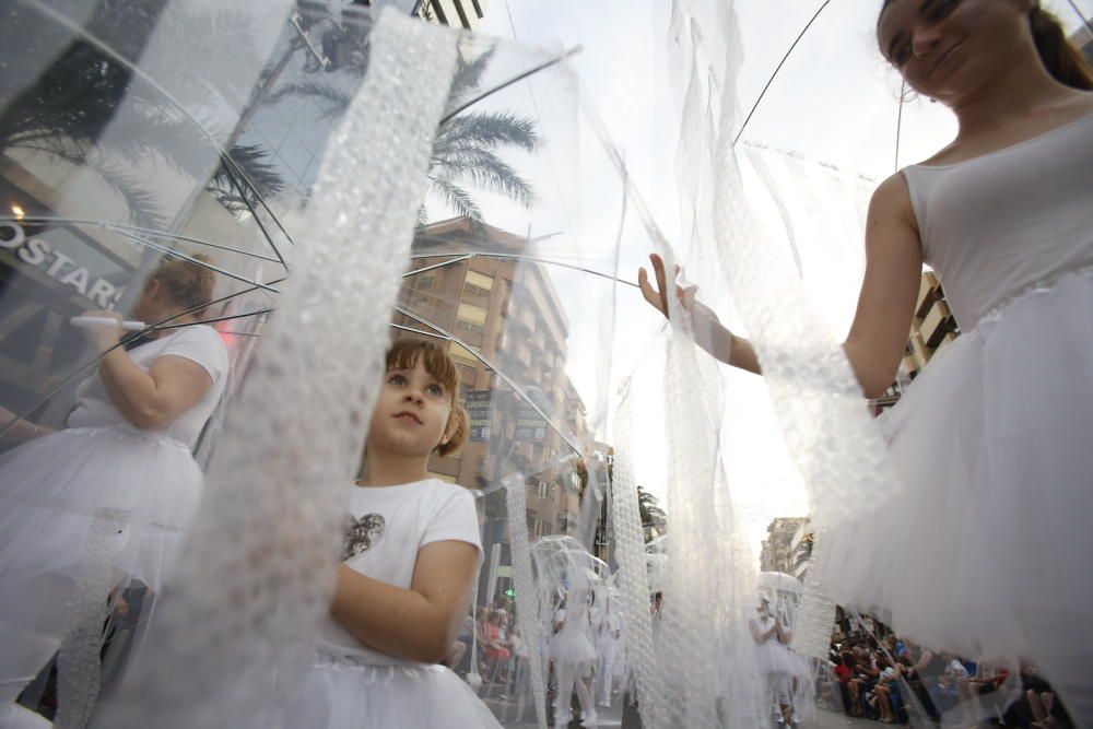 El colorido y la originalidad inundan Alicante