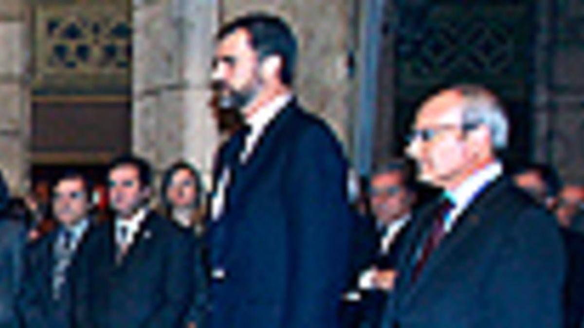 El Príncipe y Montilla en la capilla ardiente de Solé Tura.