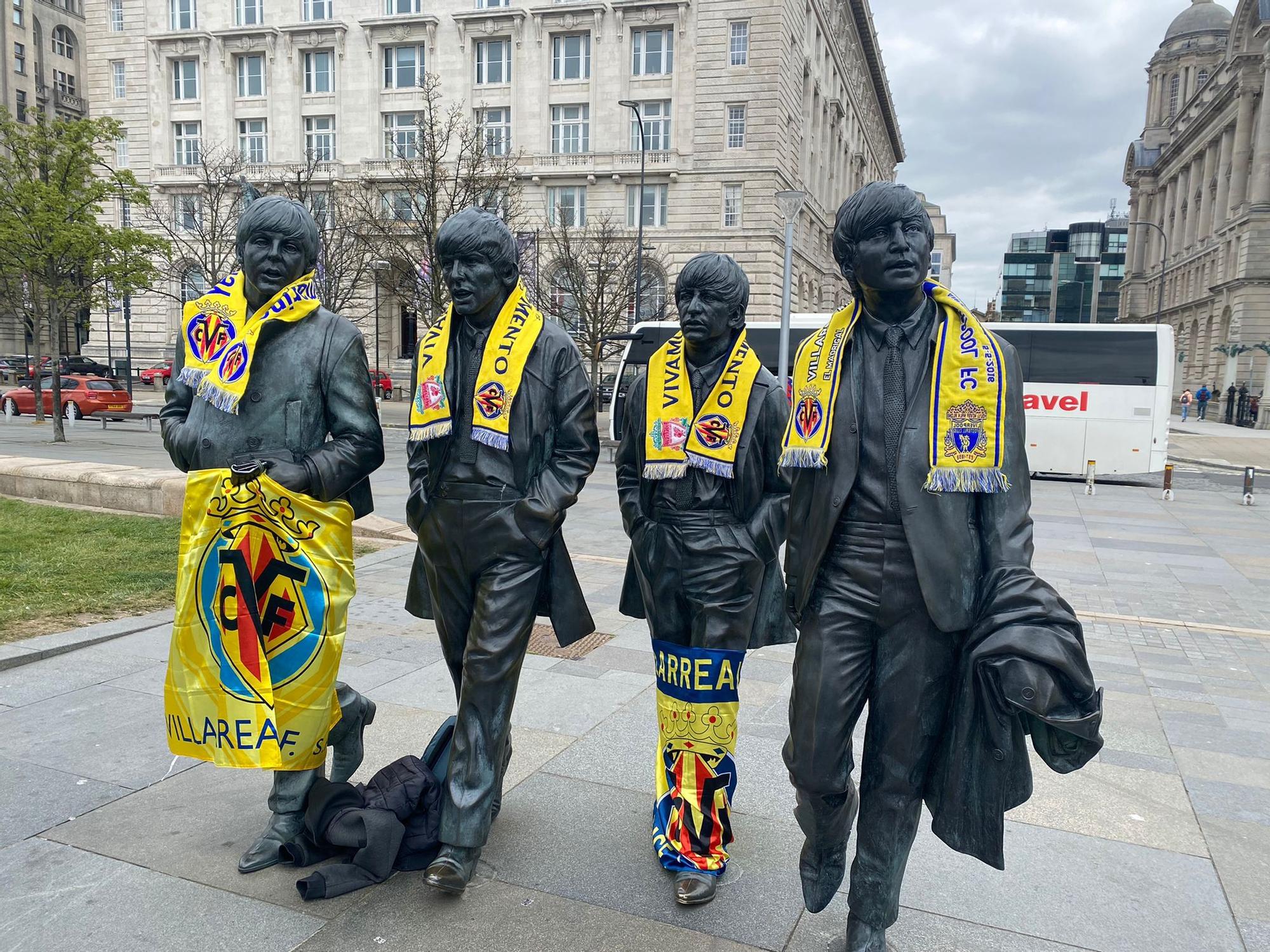 Las mejores imágenes de la afición del Villarreal en su invasión a Liverpool