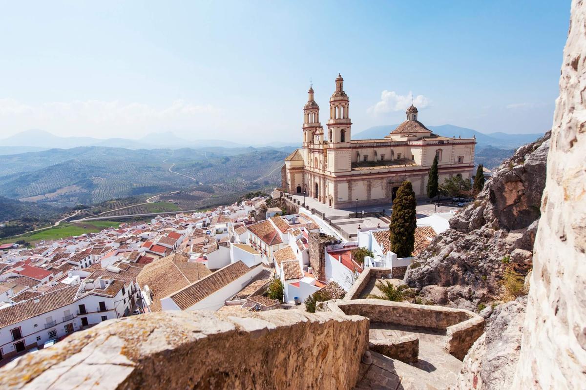 La Parroquia de la Encarnación de Olvera vista desde el castillo