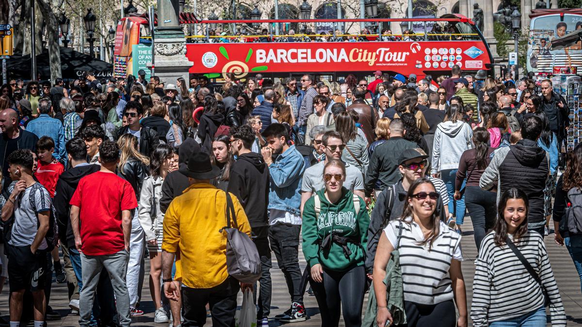 Los turistas inundan Barcelona en Semana Santa