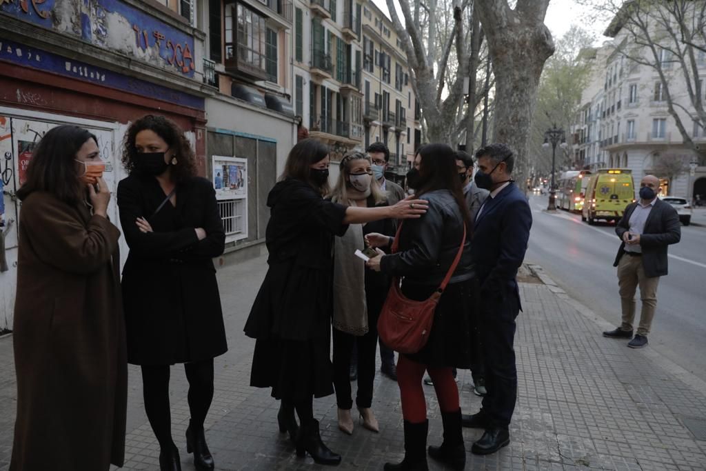 Las 'kelly' reciben a Yolanda Díaz en el Teatre Principal