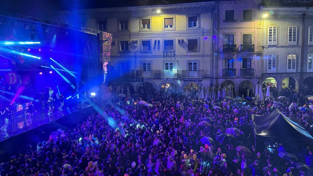 VÍDEO: Avilés se pone en pie con el espectáculo de "The Goat"