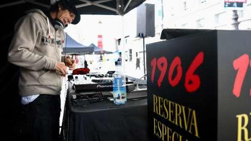 Dj, en el puesto de Obelisco.