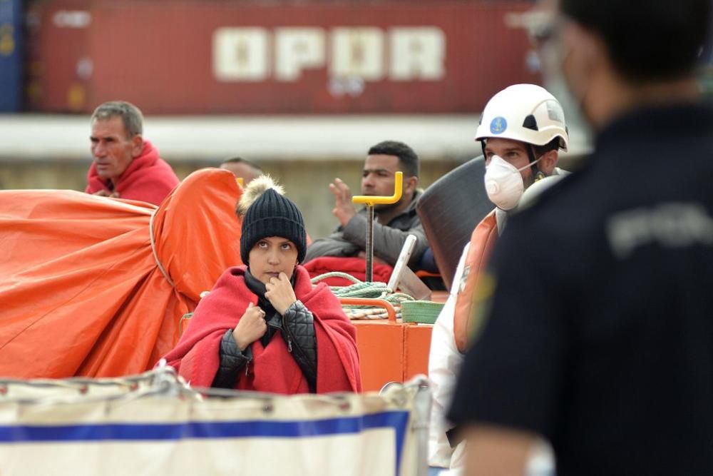 Localizan cuatro pateras con 39 personas frente a la costa de Cartagena