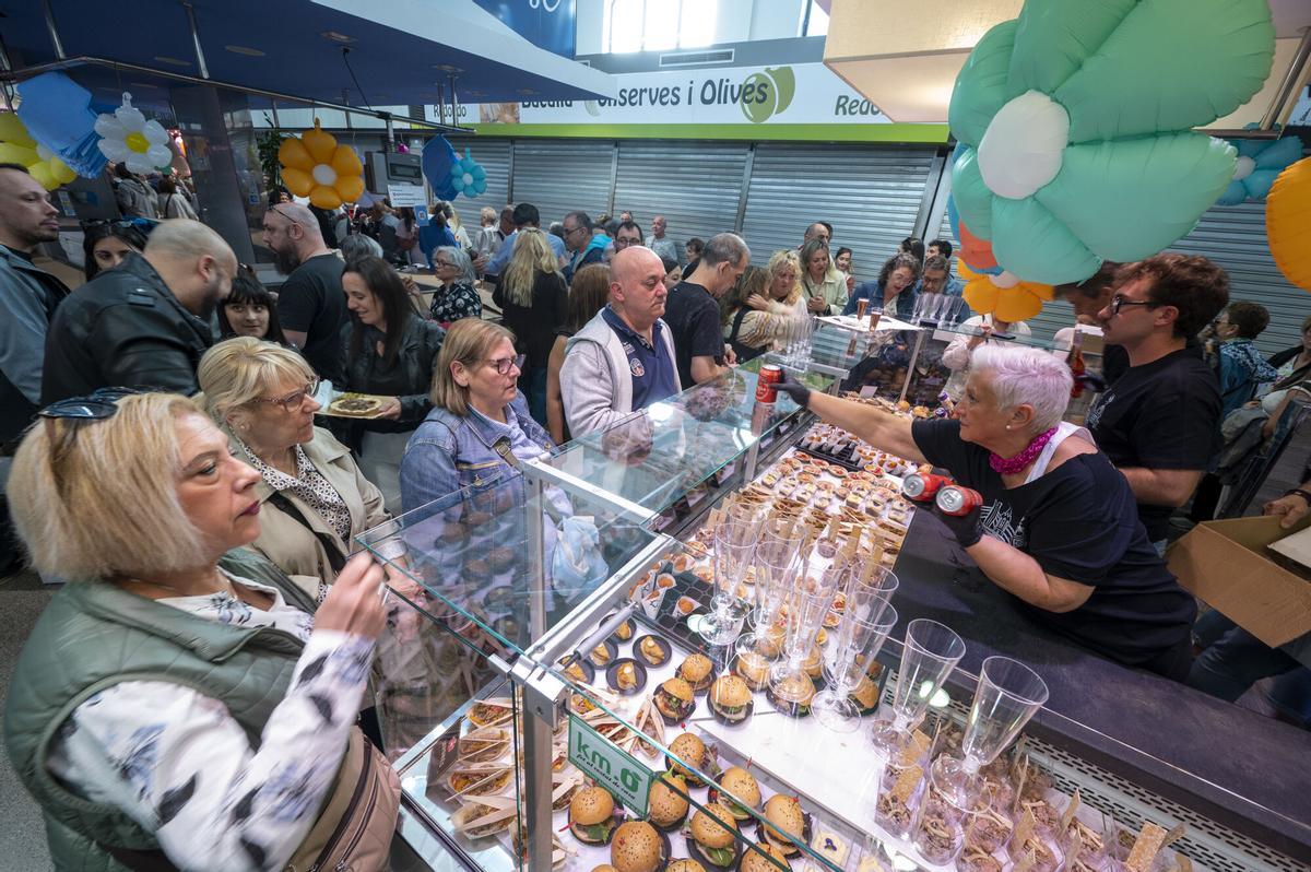 Primer tardeo en el Mercat Sagarra de Santa Coloma de Gramanet. Los organizadores confirman que habrá segunda edición. Ya están evaluando cuándo será la siguiente fecha.