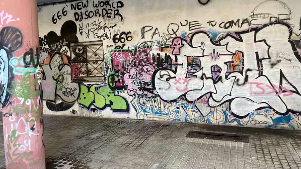 Grafitis en el Port de Sagunt