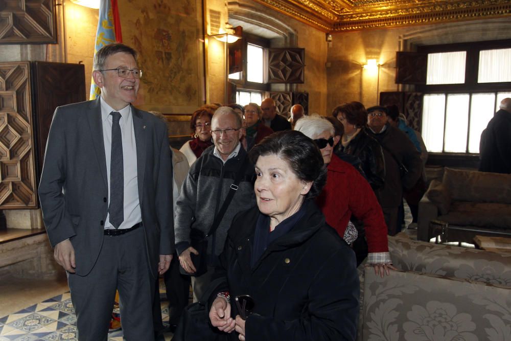 Vecinos de Morella, de visita en el Palau de la Generalitat