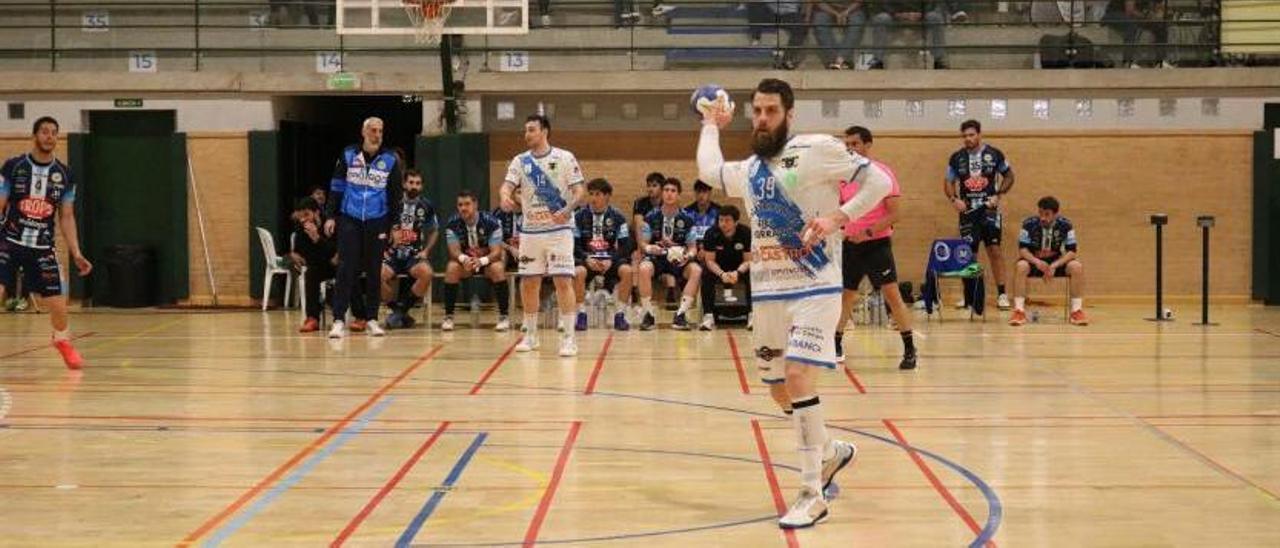 Juan del Arco, autor del gol decisivo ayer, en una acción del duelo entre el Trops y el Frigoríficos. |  //  TROPS MÁLAGA
