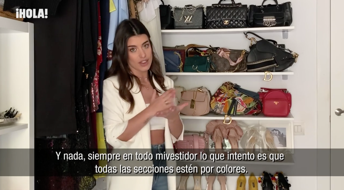 Dulceida enseñando su vestidor