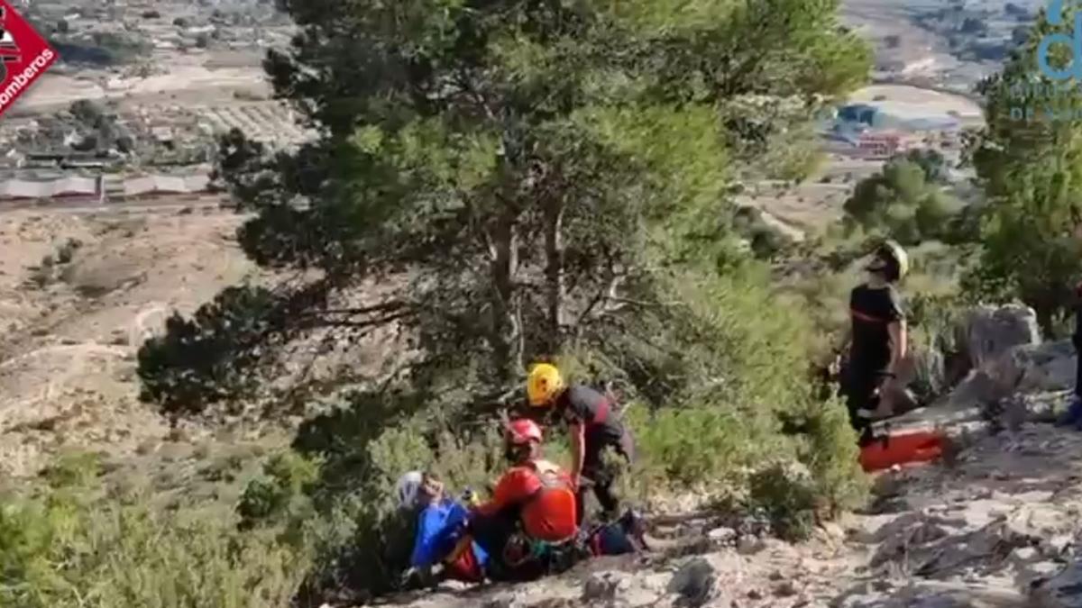 Rescatan a un senderista herido en la vía ferrata “Bolon” de Elda