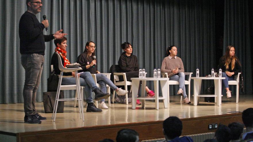 Els Maristes acullen un col·loqui sobre formació acadèmica i esport femení