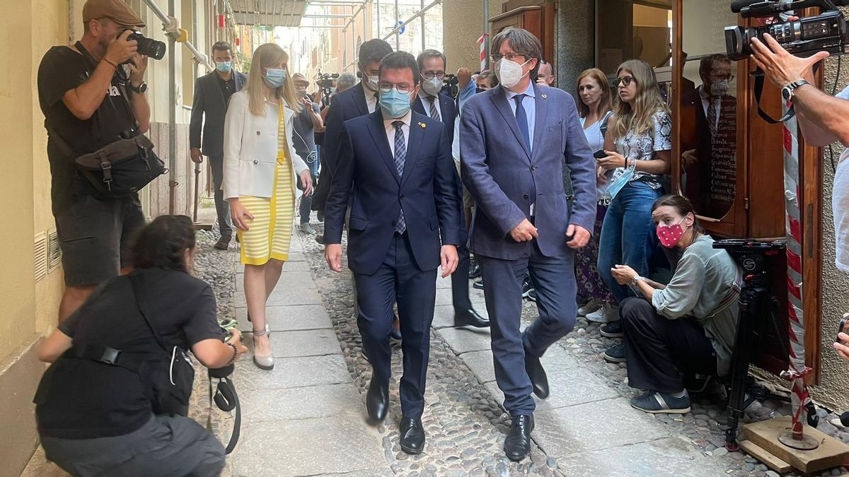 El president Pere Aragonès y Carles Puidemont durante su encuentro en l'Alguer.