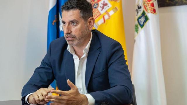 El primer teniente de alcalde y concejal responsable de Urbanismo, Alejandro Marichal, durante la entrevista.  | YAIR RODRÍGUEZ