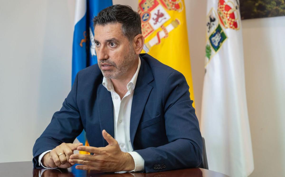 El primer teniente de alcalde y concejal responsable de Urbanismo, Alejandro Marichal, durante la entrevista. | YAIR RODRÍGUEZ