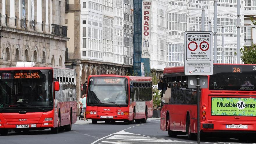 Buses de Tranvías en La Marina.