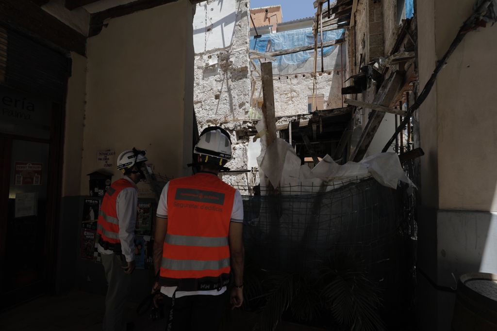 Se derrumba una finca abandonada en la plaza Quartera de Palma