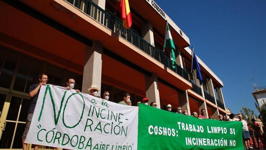 La plataforma Córdoba Aire Limpio exige al Ayuntamiento que sancione a Cosmos por quemar residuos