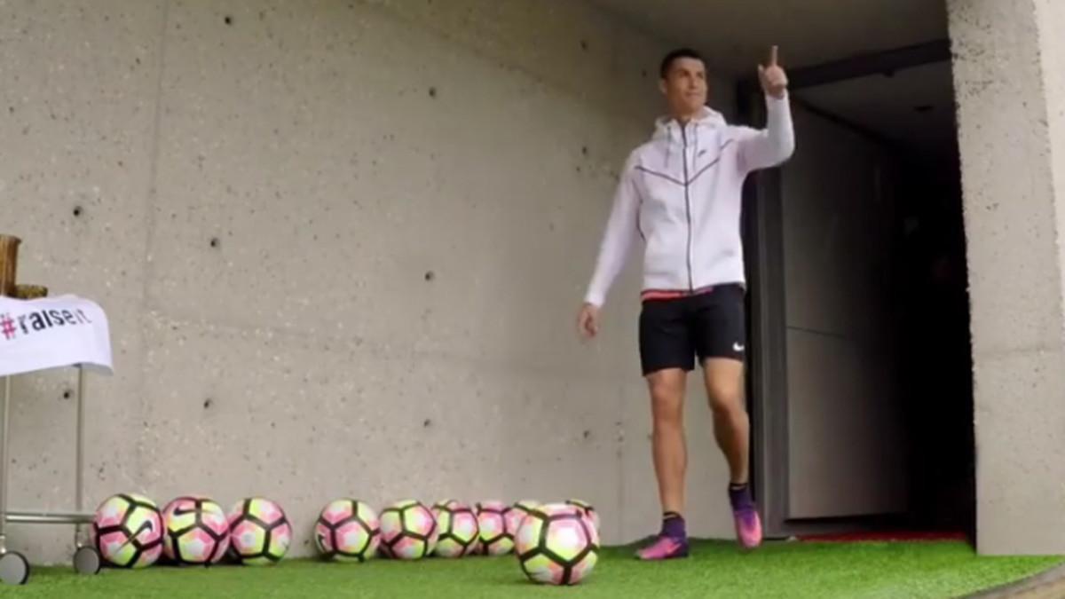 Cristiano Ronaldo imitó el reto de Messi y Suárez