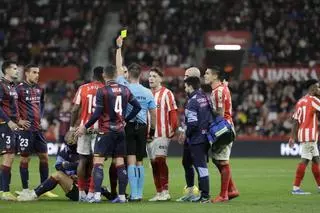 El Sporting se rebela ante la adversidad: suma un meritorio empate (0-0) pese a jugar media hora con diez por una polémica expulsión
