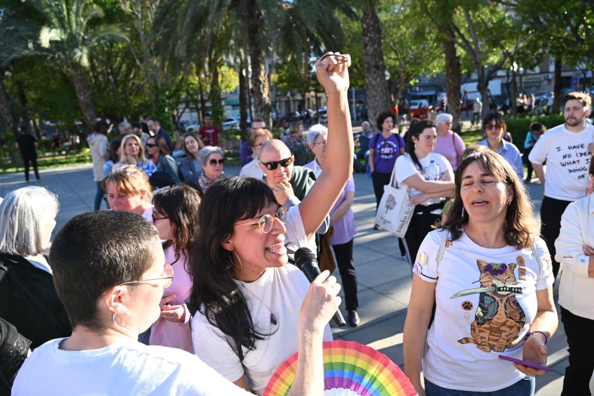 Así ha sido la protesta de 24 colectivos en Elche contra la moción antiaborto de Vox apoyada por PP Así ha sido la protesta de 24 colectivos en Elche contra la moción antiaborto de Vox apoyada por PP