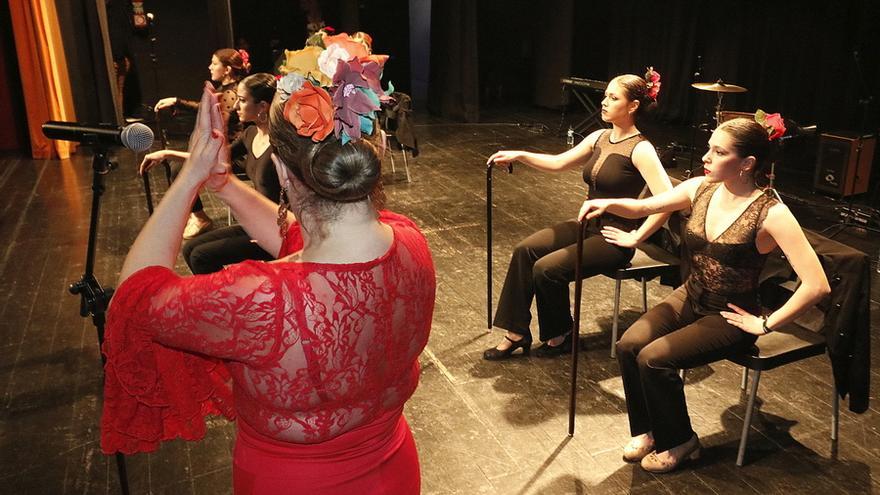 La Casa de Andalucía de Blanes celebra la seva diada al Teatre amb una actuació de cant i ball flamenc