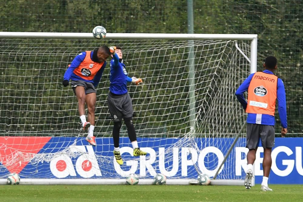 Entrenamiento del Deportivo a puerta cerrada