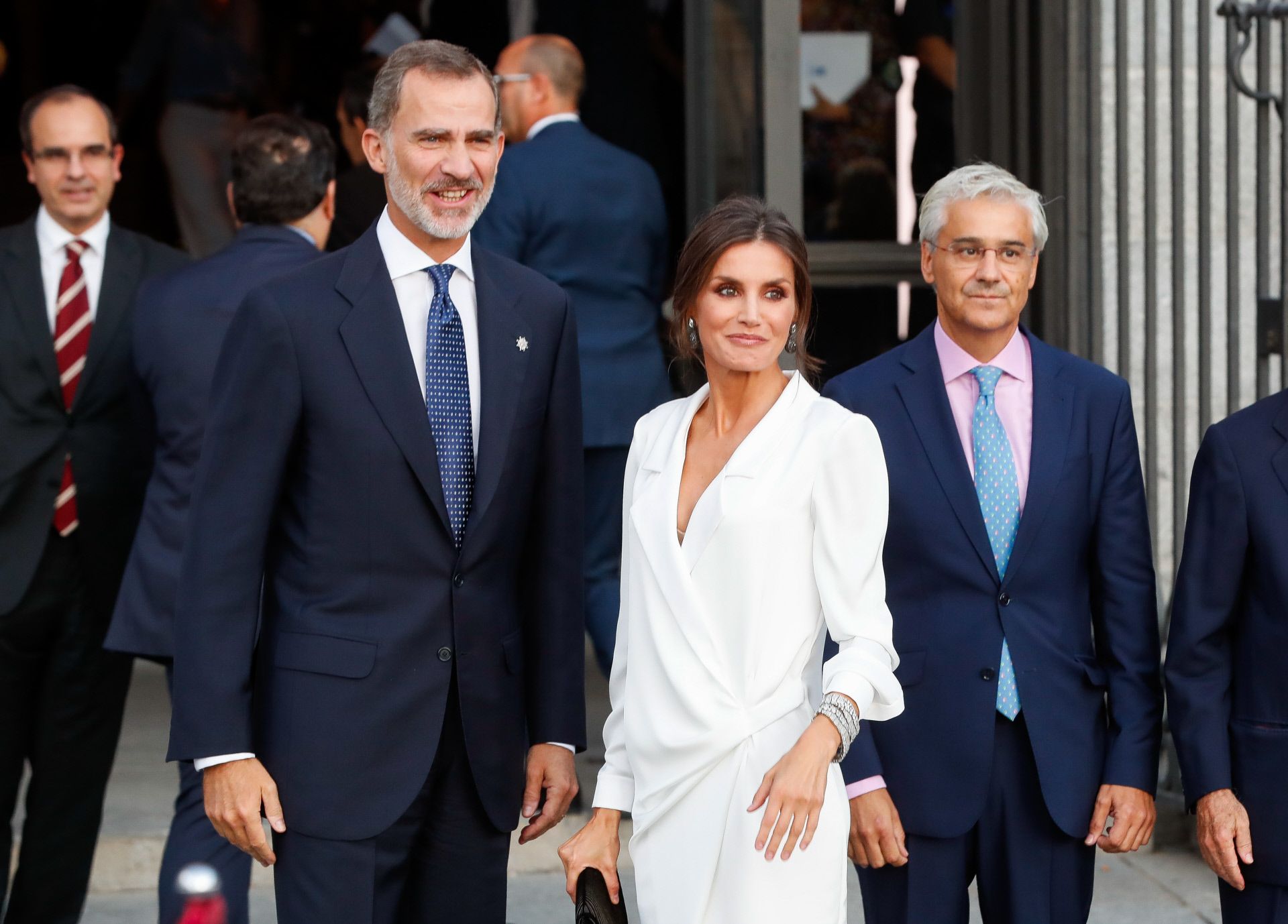 La reina Letizia con vestido esmoquin de Lola Li en la inauguración de la temporada 2019 en el Teatro Real de Madrid