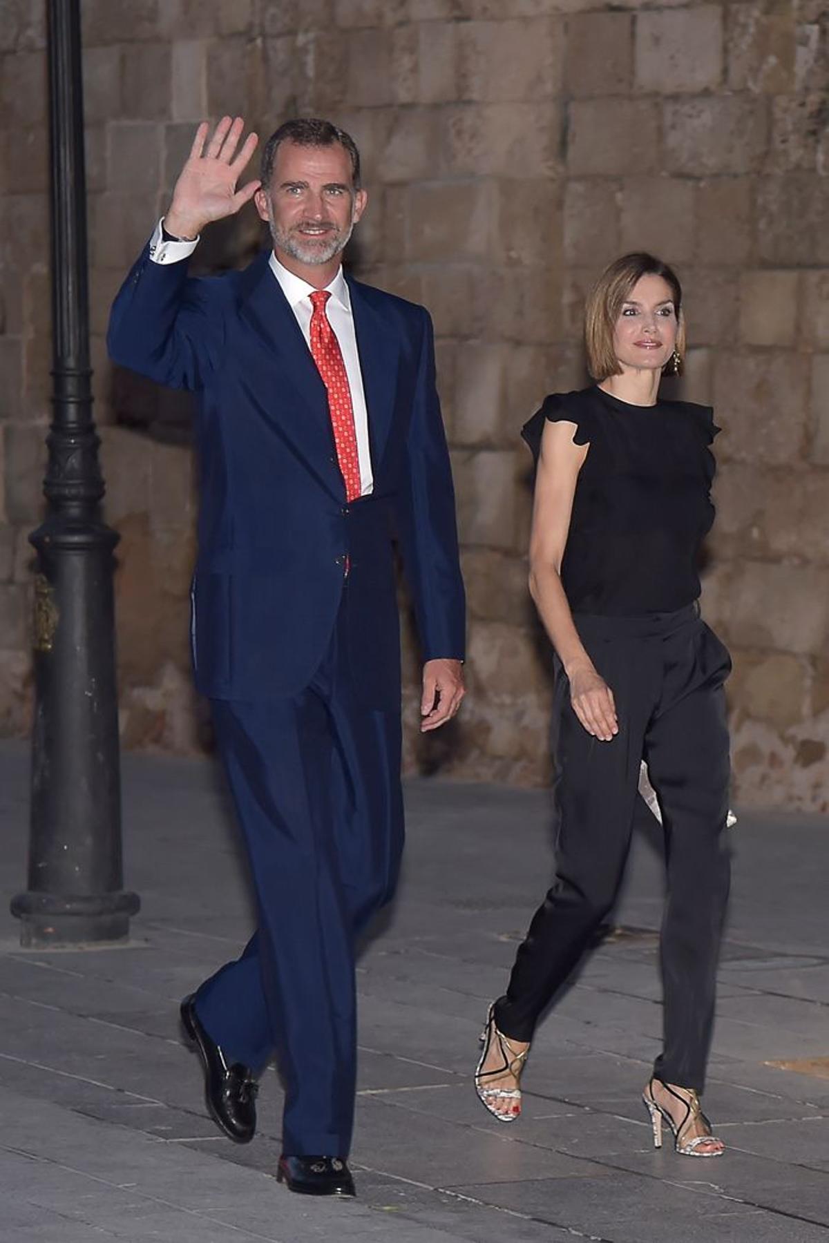 Letizia con look 'total black' en Mallorca