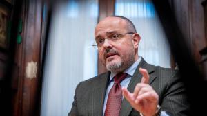 Barcelona 11/02/2026 Política. Alejandro Fernández,líder del PP catalán,durante su entrevista con El Periódico en el Parlament de Catalunya. AUTOR: JORDI OTIX
