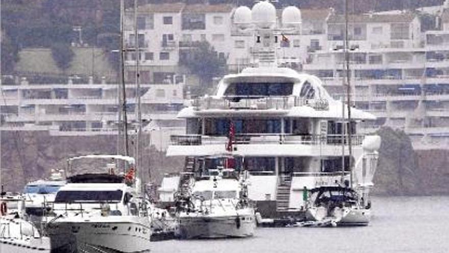 Embarcacions al port de Sant Feliu de Guíxols, en una imatge d&#039;arxiu.