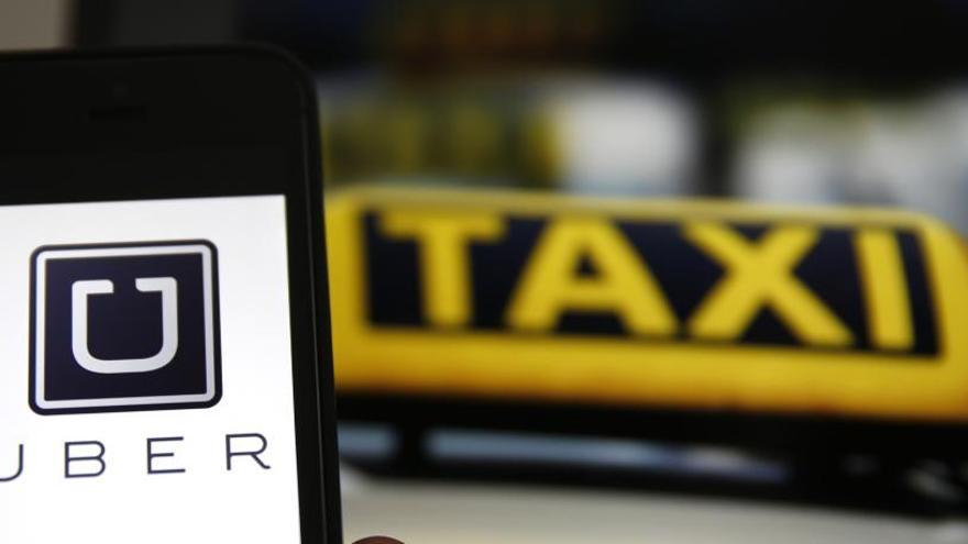 Uber se suma a la competencia en la ciudad del coche con conductor con el sector del taxi