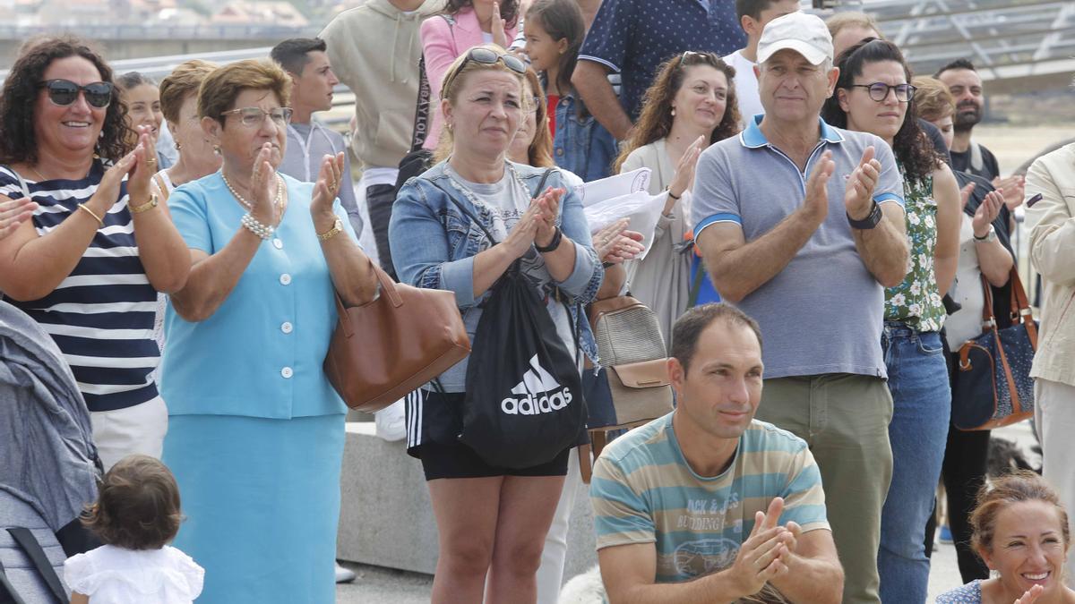 Numeroso público aplaudió el pregón de Íñigo de la Quadra Salcedo en la estación marítima.