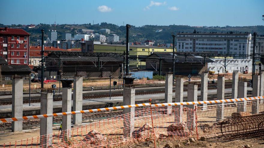 Trabajos de la futura intermodal, en la zona de vías ferroviarias. |   // CASTELEIRO/ROLLER AGENCIA