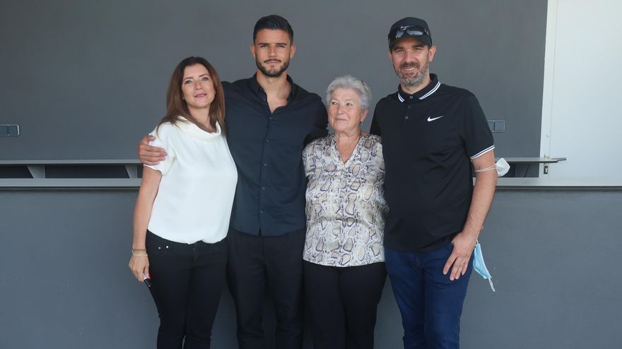 Loris Benito y su familia en Pastoriza