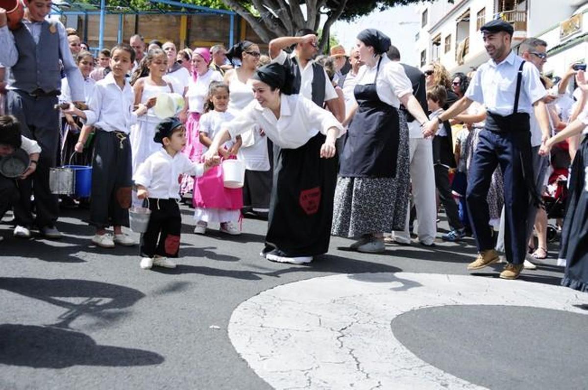 Traida Infantil del Agua de Lomo Magullo 2016 Traida Infantil del Agua de Lomo Magullo 2016